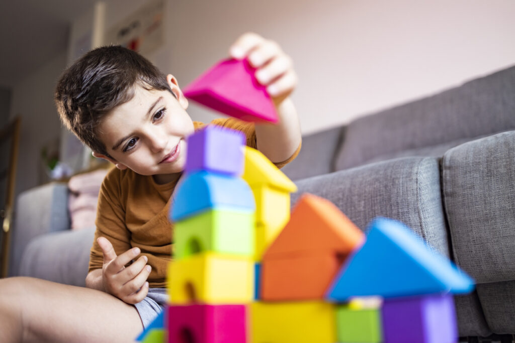 O estudo da psicomotricidade se concentra no desenvolvimento motor da criança, considerando os aspectos emocionais e cognitivos.